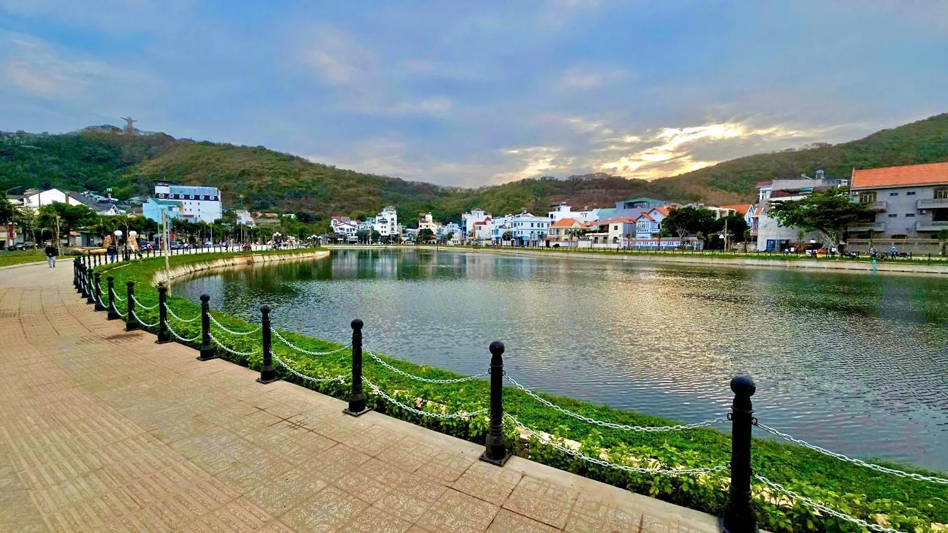 Hotel Rocket Vung Tau 2*,